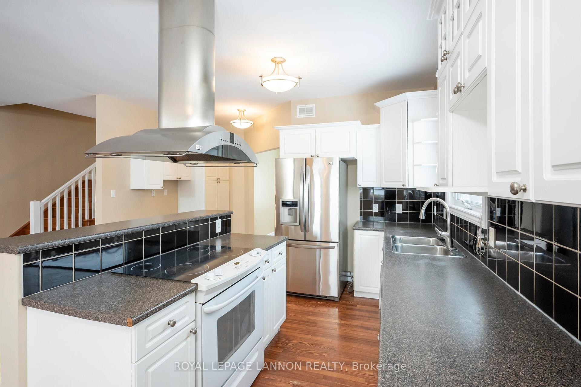 Photo 15 of 253 Newcastle Dr., Thunder Bay, John Street North — HOMEH