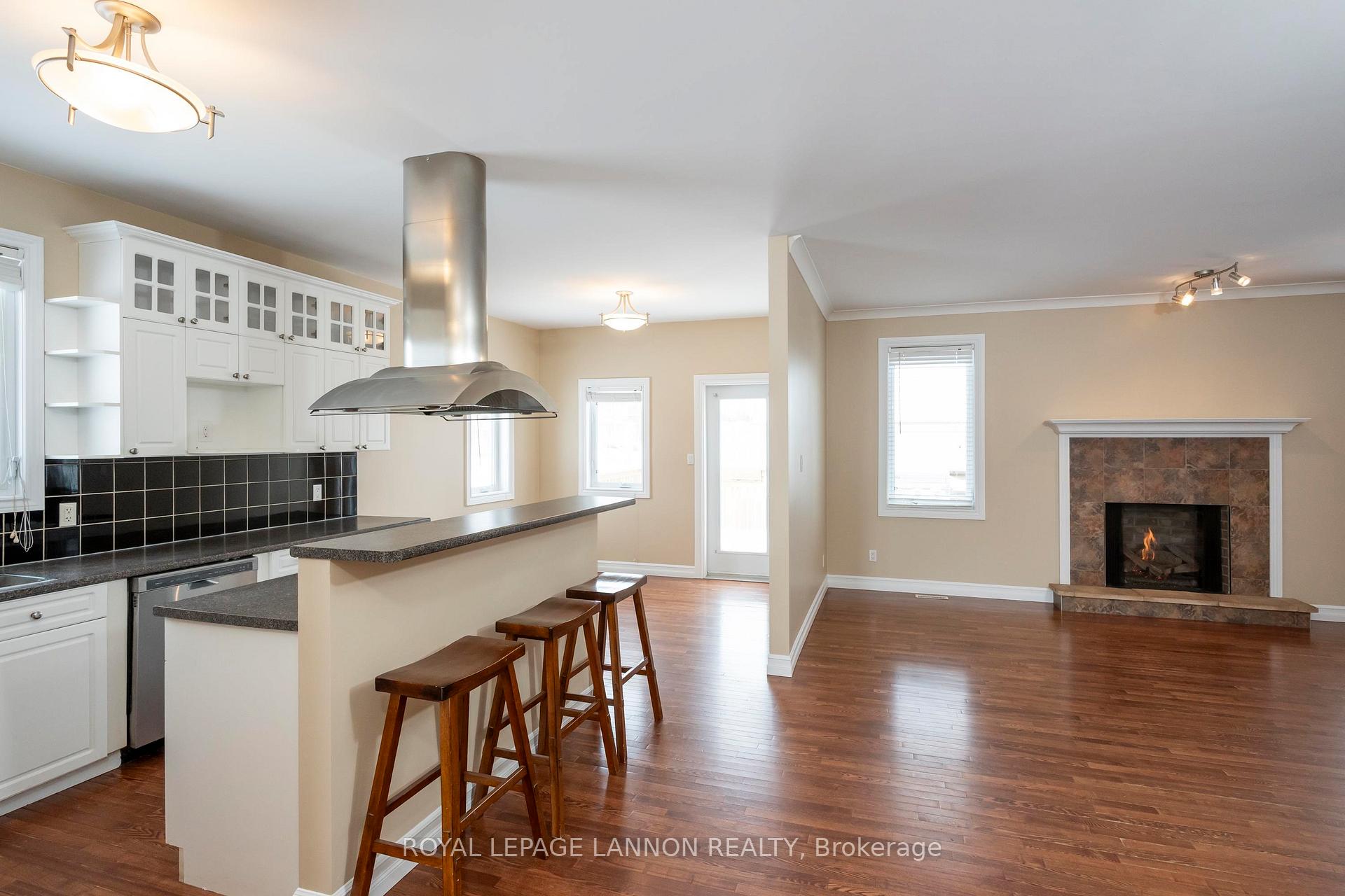 Photo 16 of 253 Newcastle Dr., Thunder Bay, John Street North — HOMEH