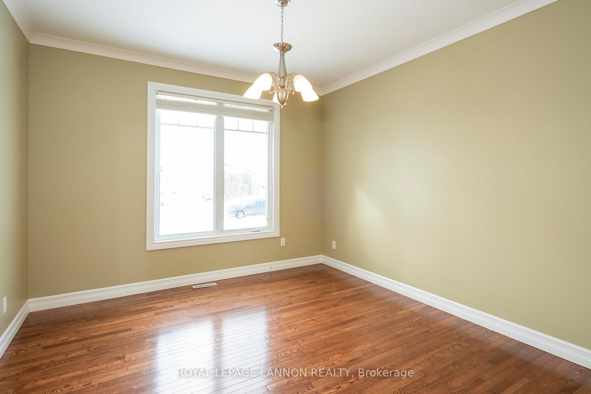 Photo 20 of 253 Newcastle Dr., Thunder Bay, John Street North — HOMEH