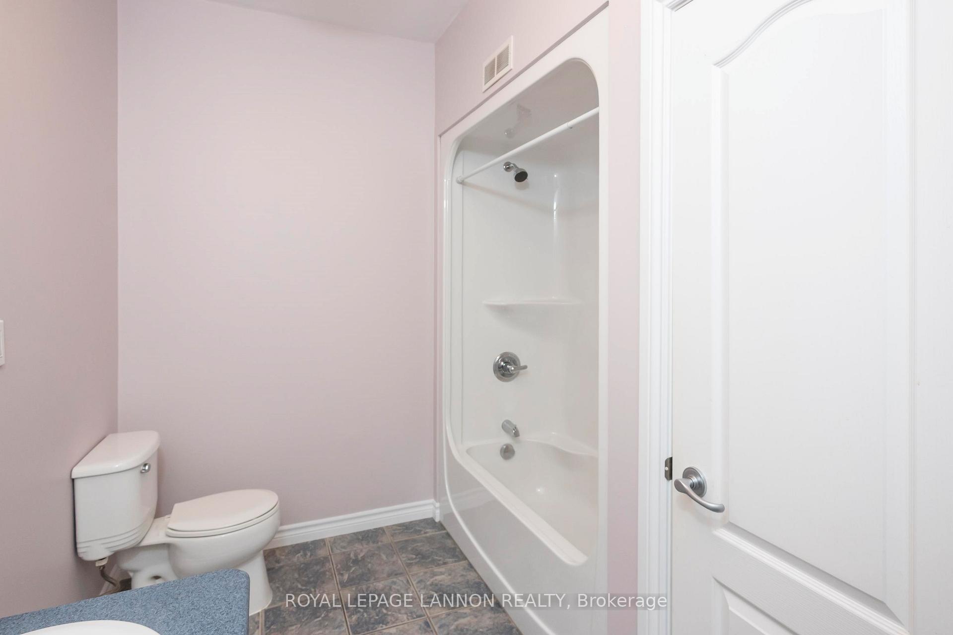 Photo 23 of 253 Newcastle Dr., Thunder Bay, John Street North — HOMEH