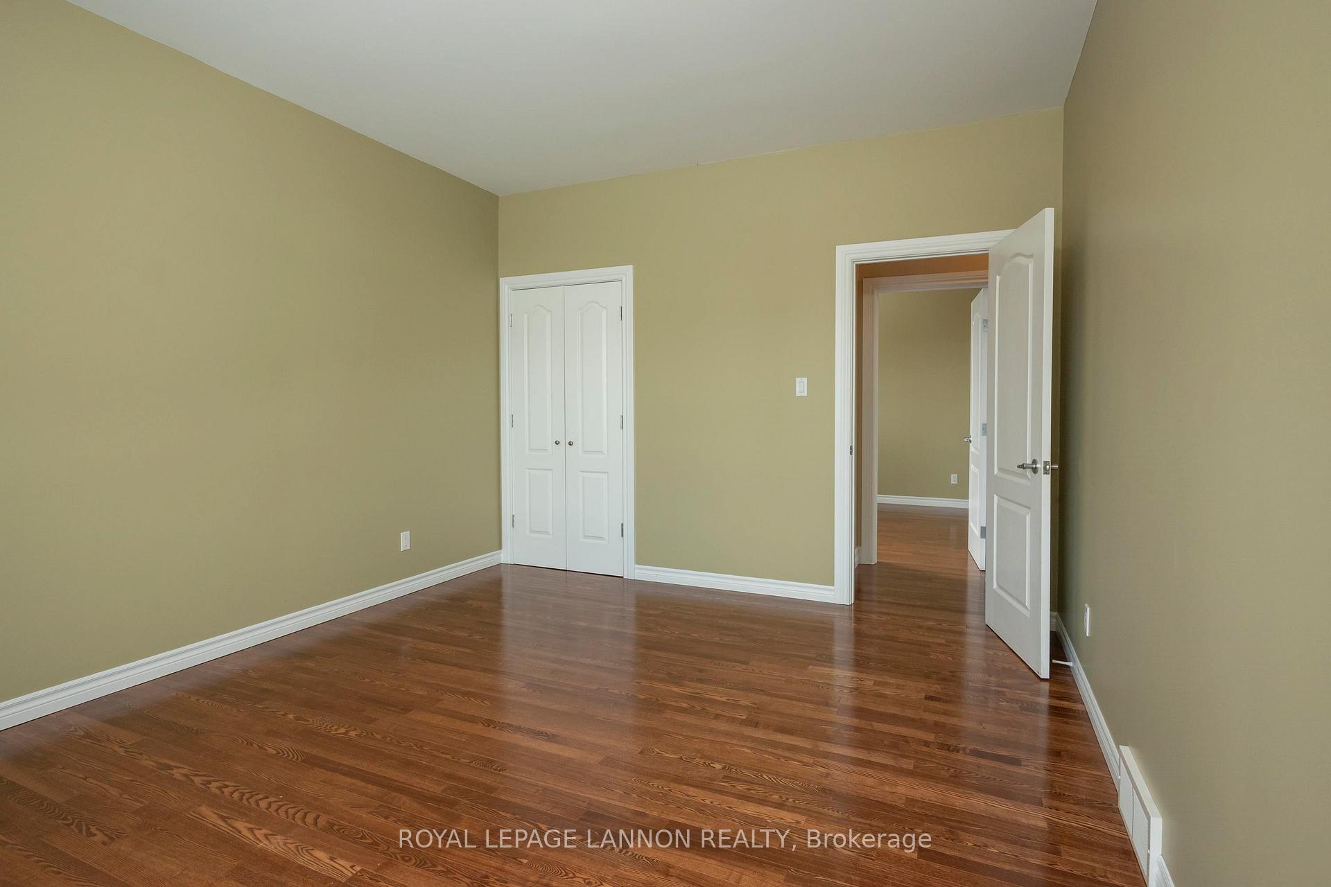 Photo 29 of 253 Newcastle Dr., Thunder Bay, John Street North — HOMEH