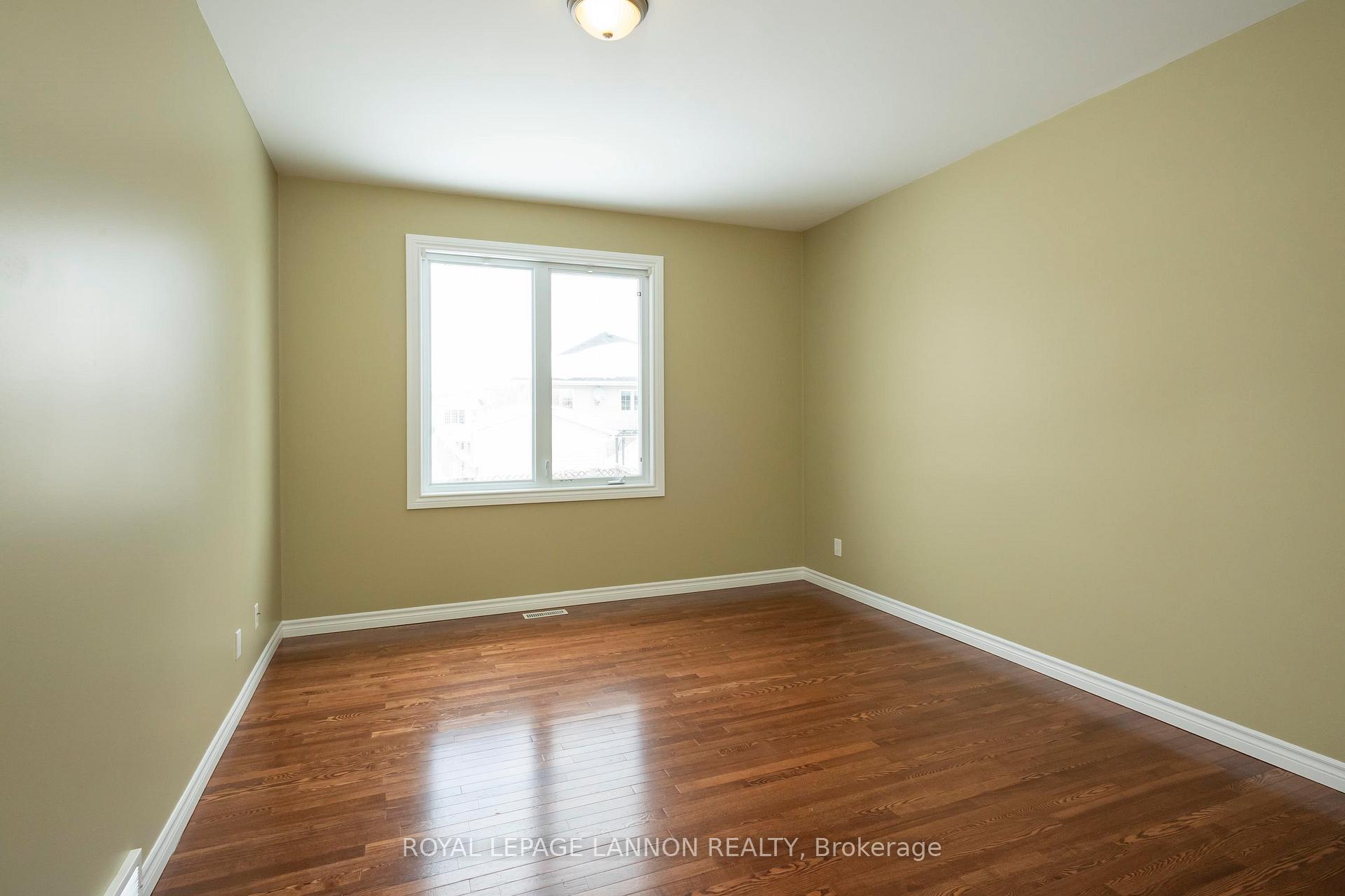 Photo 32 of 253 Newcastle Dr., Thunder Bay, John Street North — HOMEH