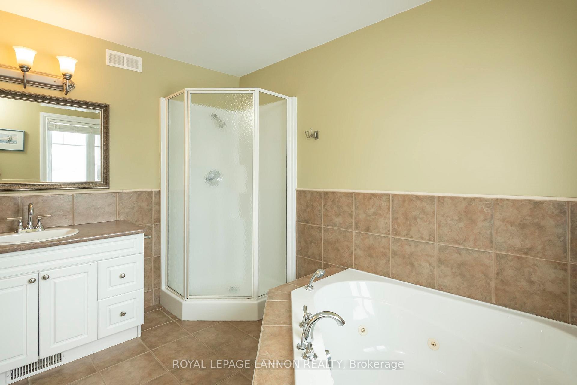 Photo 34 of 253 Newcastle Dr., Thunder Bay, John Street North — HOMEH