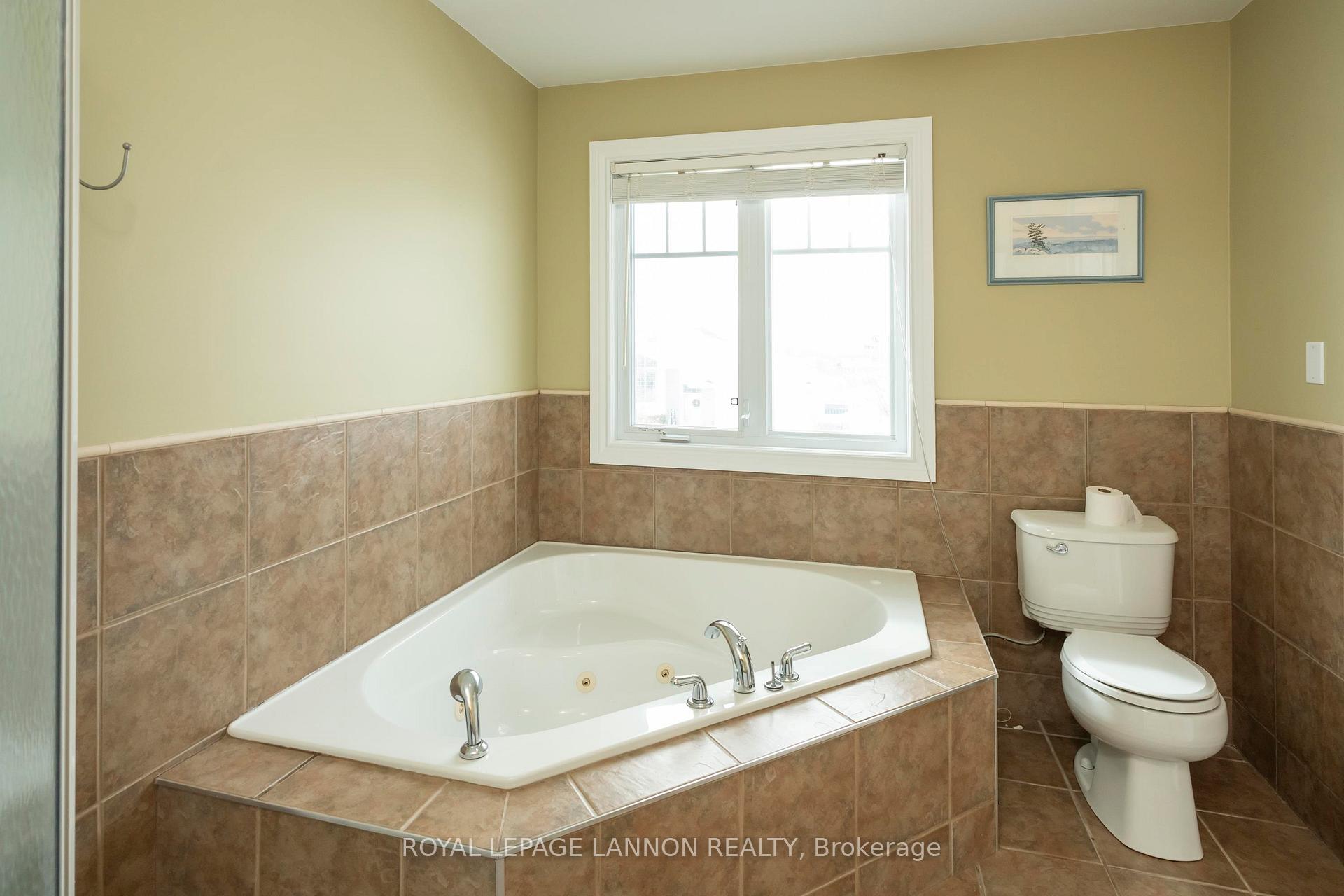 Photo 36 of 253 Newcastle Dr., Thunder Bay, John Street North — HOMEH