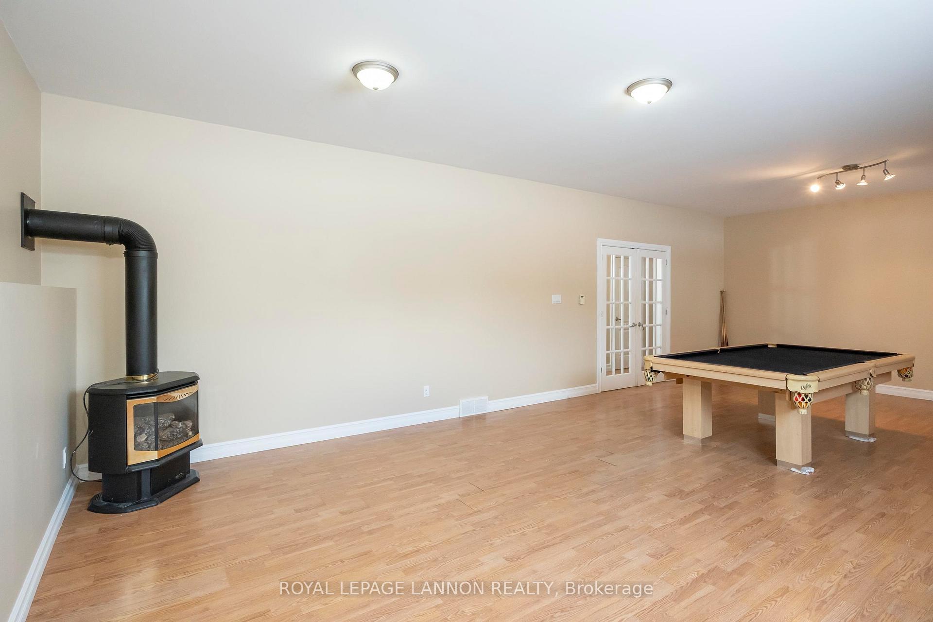 Photo 37 of 253 Newcastle Dr., Thunder Bay, John Street North — HOMEH