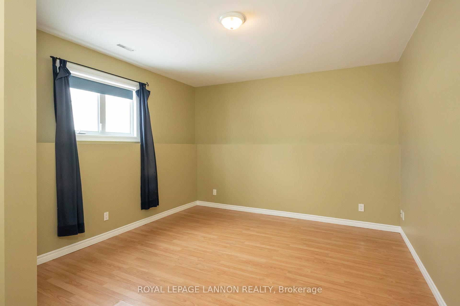 Photo 40 of 253 Newcastle Dr., Thunder Bay, John Street North — HOMEH