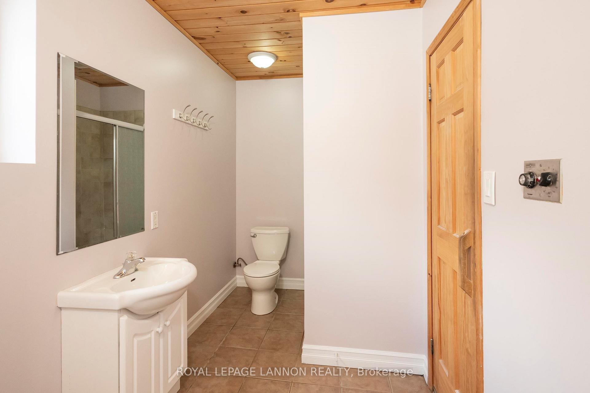 Photo 43 of 253 Newcastle Dr., Thunder Bay, John Street North — HOMEH