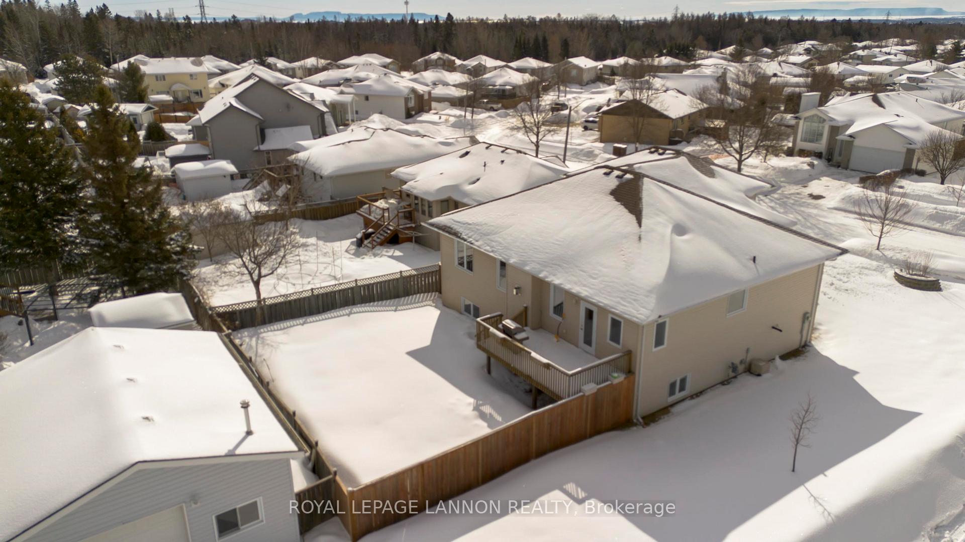 Photo 48 of 253 Newcastle Dr., Thunder Bay, John Street North — HOMEH