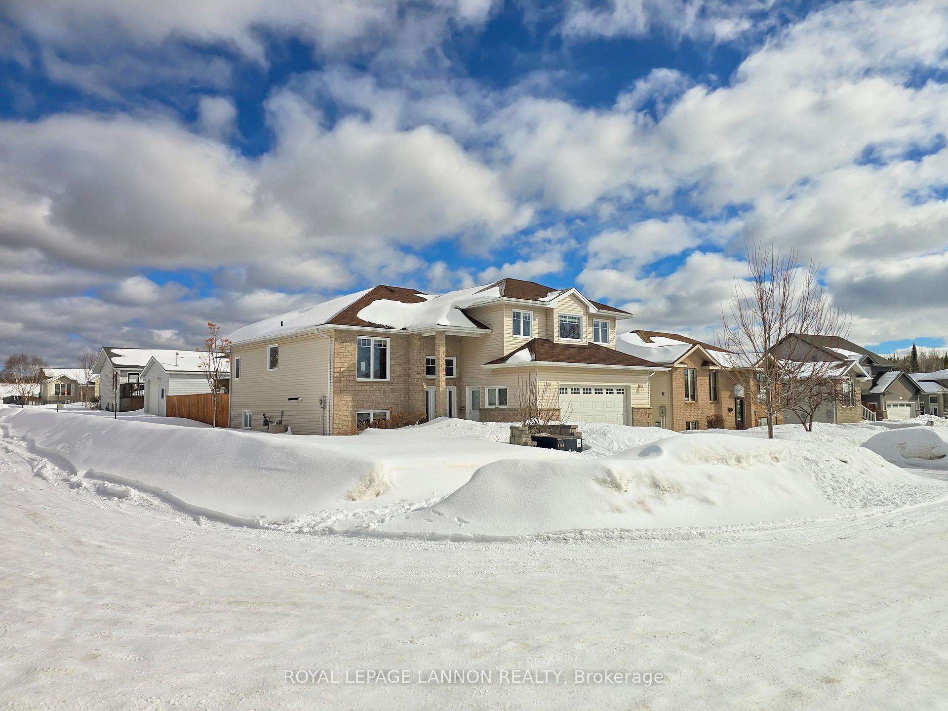 Photo 49 of 253 Newcastle Dr., Thunder Bay, John Street North — HOMEH