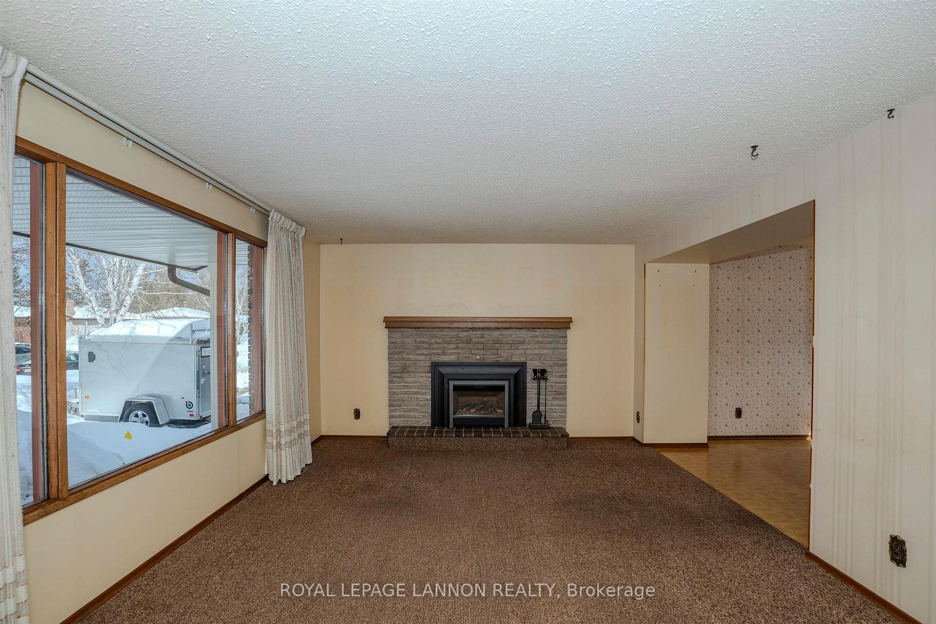 Photo 2 of 675 Thornloe Drive, Thunder Bay, Northwood Park — HOMEH