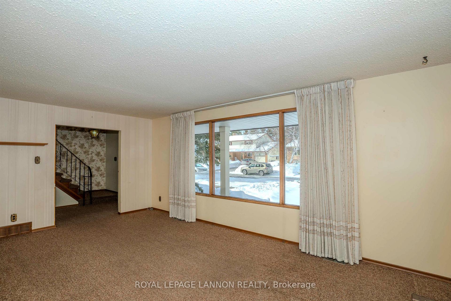 Photo 4 of 675 Thornloe Drive, Thunder Bay, Northwood Park — HOMEH