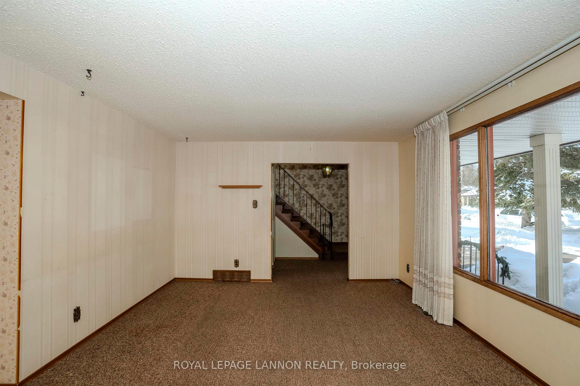 Photo 5 of 675 Thornloe Drive, Thunder Bay, Northwood Park — HOMEH