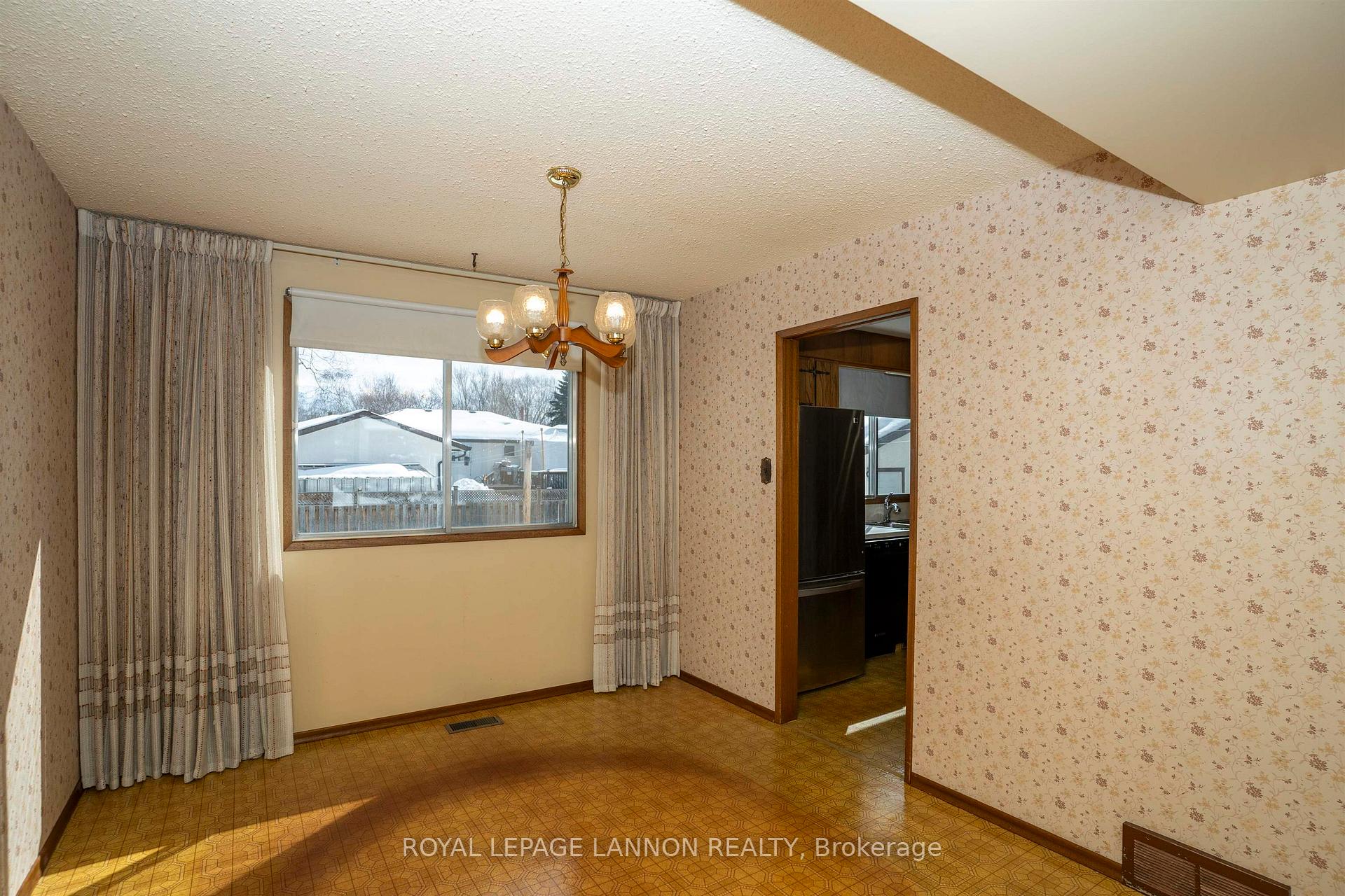Photo 7 of 675 Thornloe Drive, Thunder Bay, Northwood Park — HOMEH