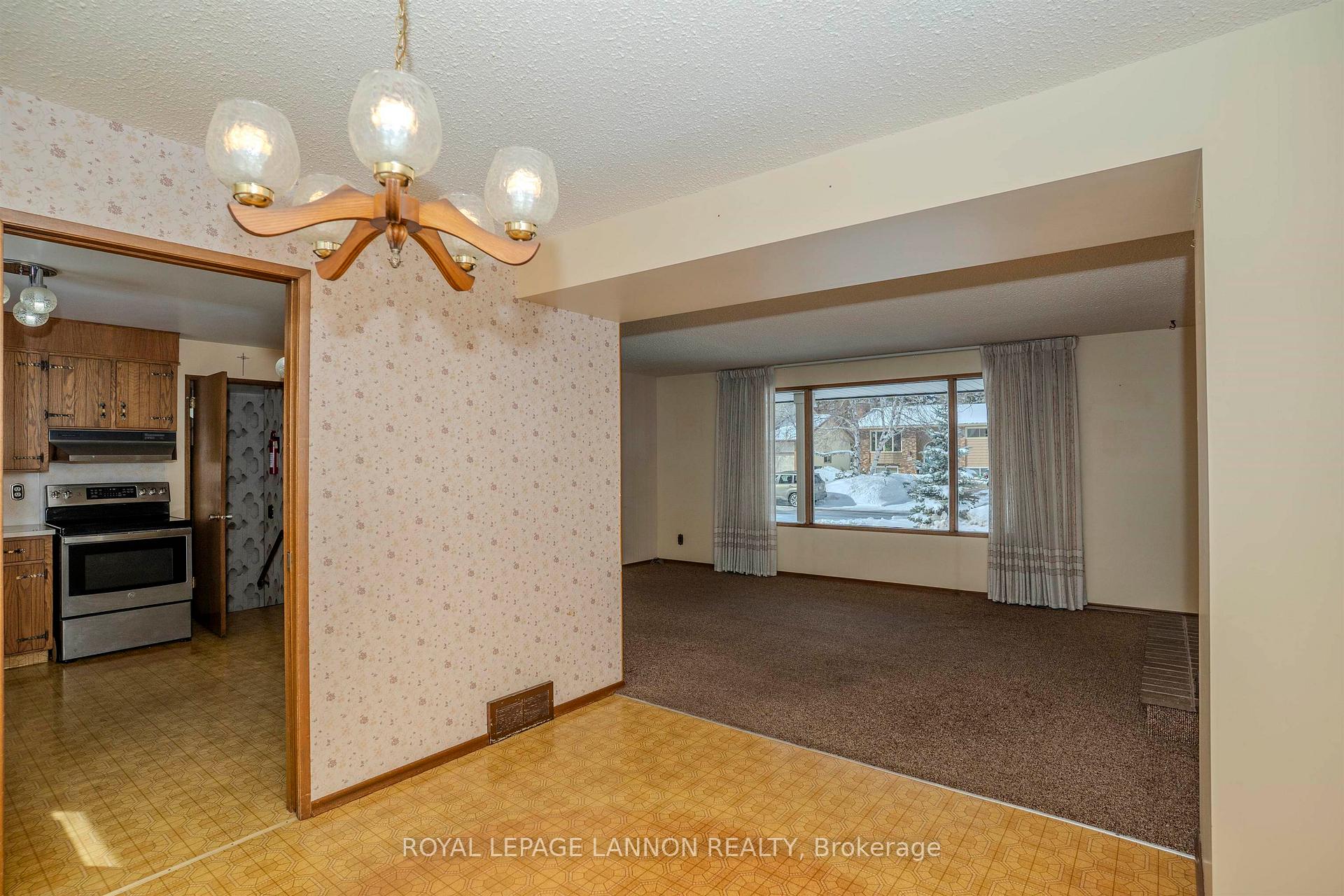 Photo 8 of 675 Thornloe Drive, Thunder Bay, Northwood Park — HOMEH