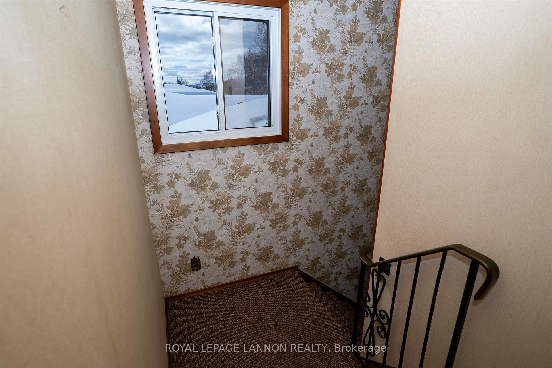 Photo 14 of 675 Thornloe Drive, Thunder Bay, Northwood Park — HOMEH