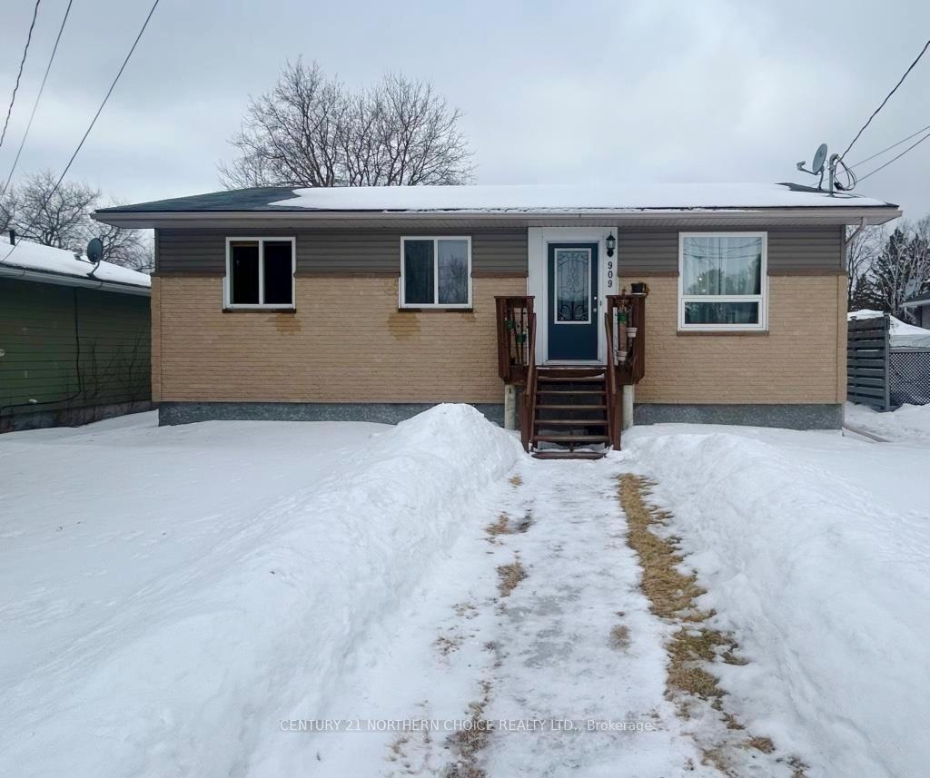 Front of 909 Christie Avenue North