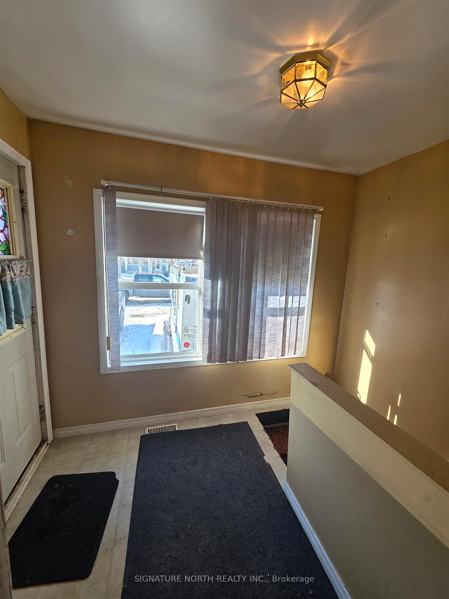 Photo 2 of 510 Wiley Street, Thunder Bay, East End — HOMEH