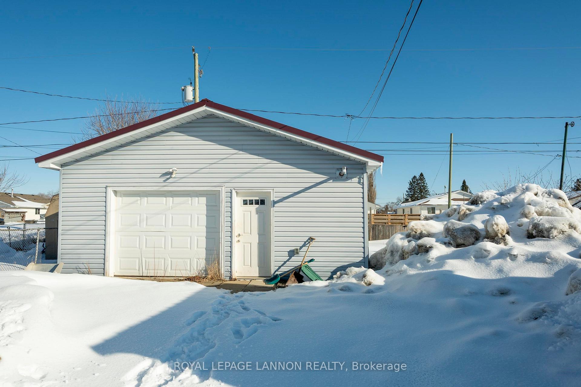 Photo 2 of 483 Mary Street E, Thunder Bay, Westfort — HOMEH