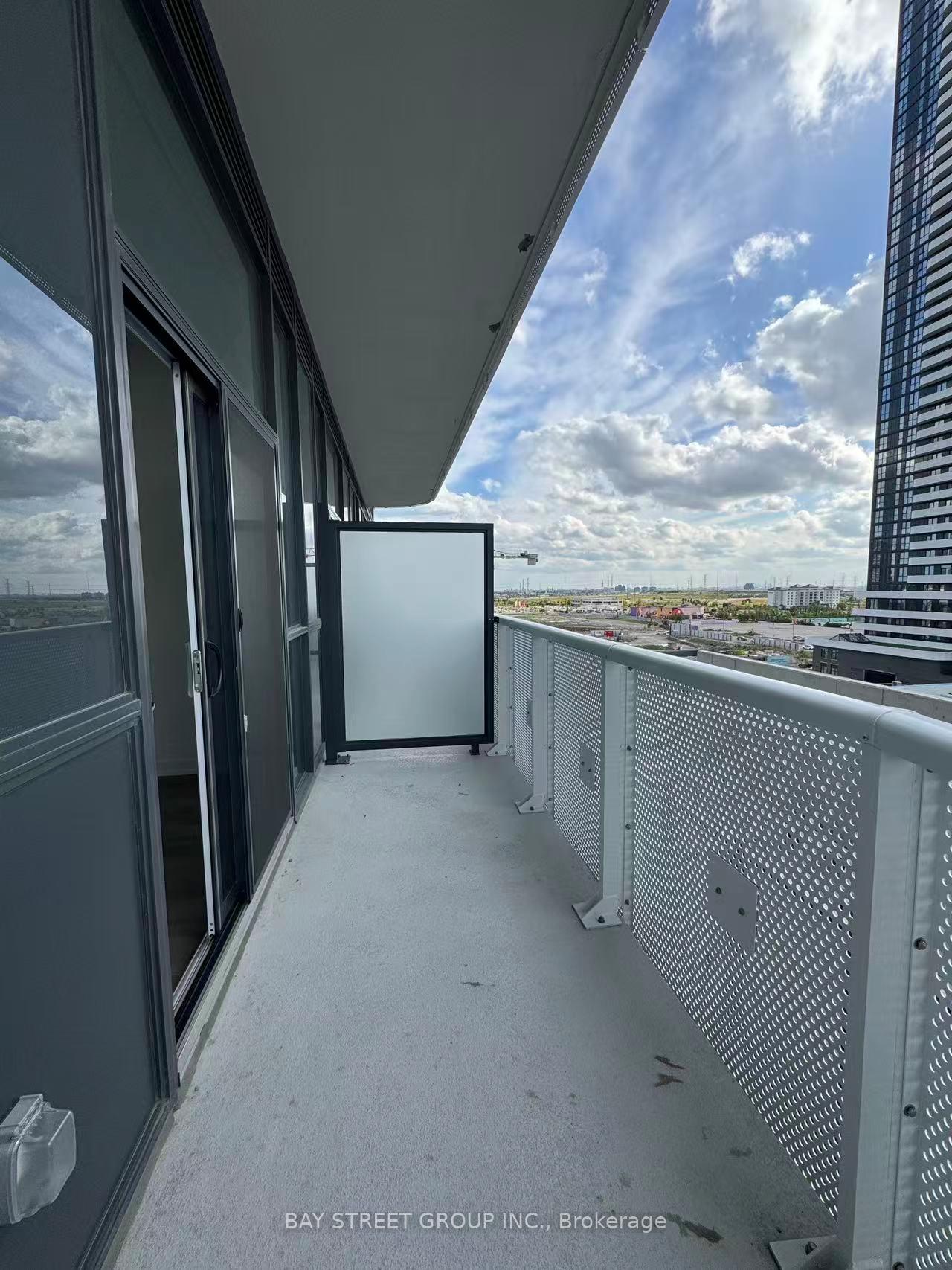 Photo 6 of Unit 601, 8 Interchang Way, Vaughan, Vaughan Corporate Centre — HOMEH