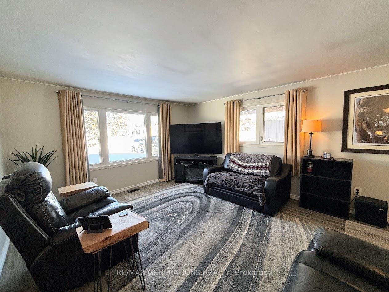 Photo 7 of 10 Jackson Crescent, Marathon — HOMEH
