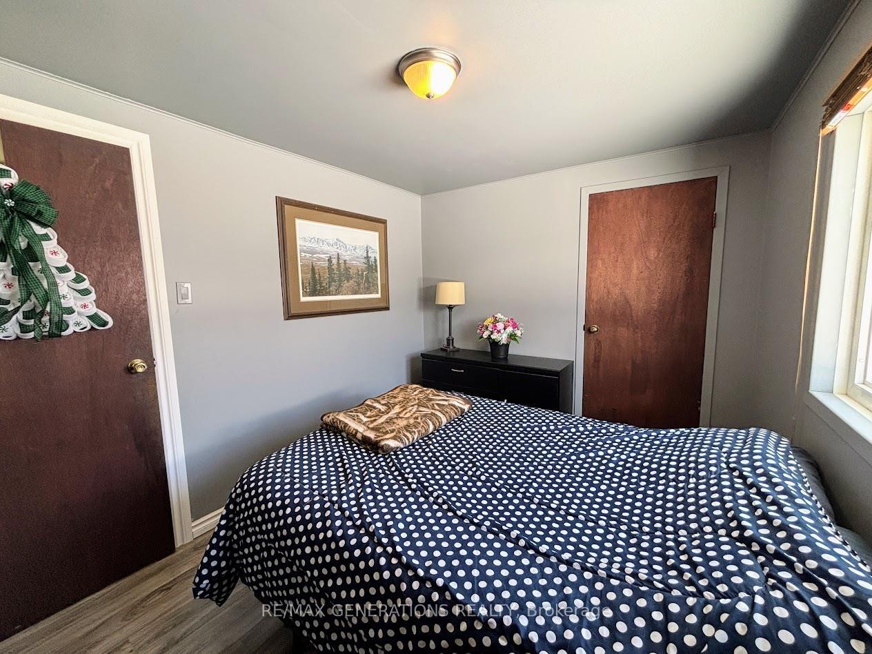 Photo 11 of 10 Jackson Crescent, Marathon — HOMEH