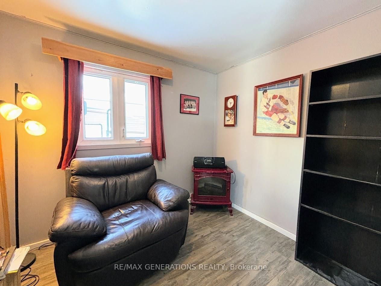 Photo 12 of 10 Jackson Crescent, Marathon — HOMEH