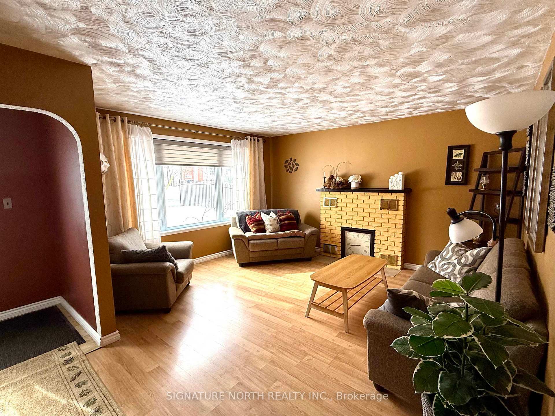 Photo 3 of 458 Algoma Street N, Thunder Bay, Shuniah — HOMEH
