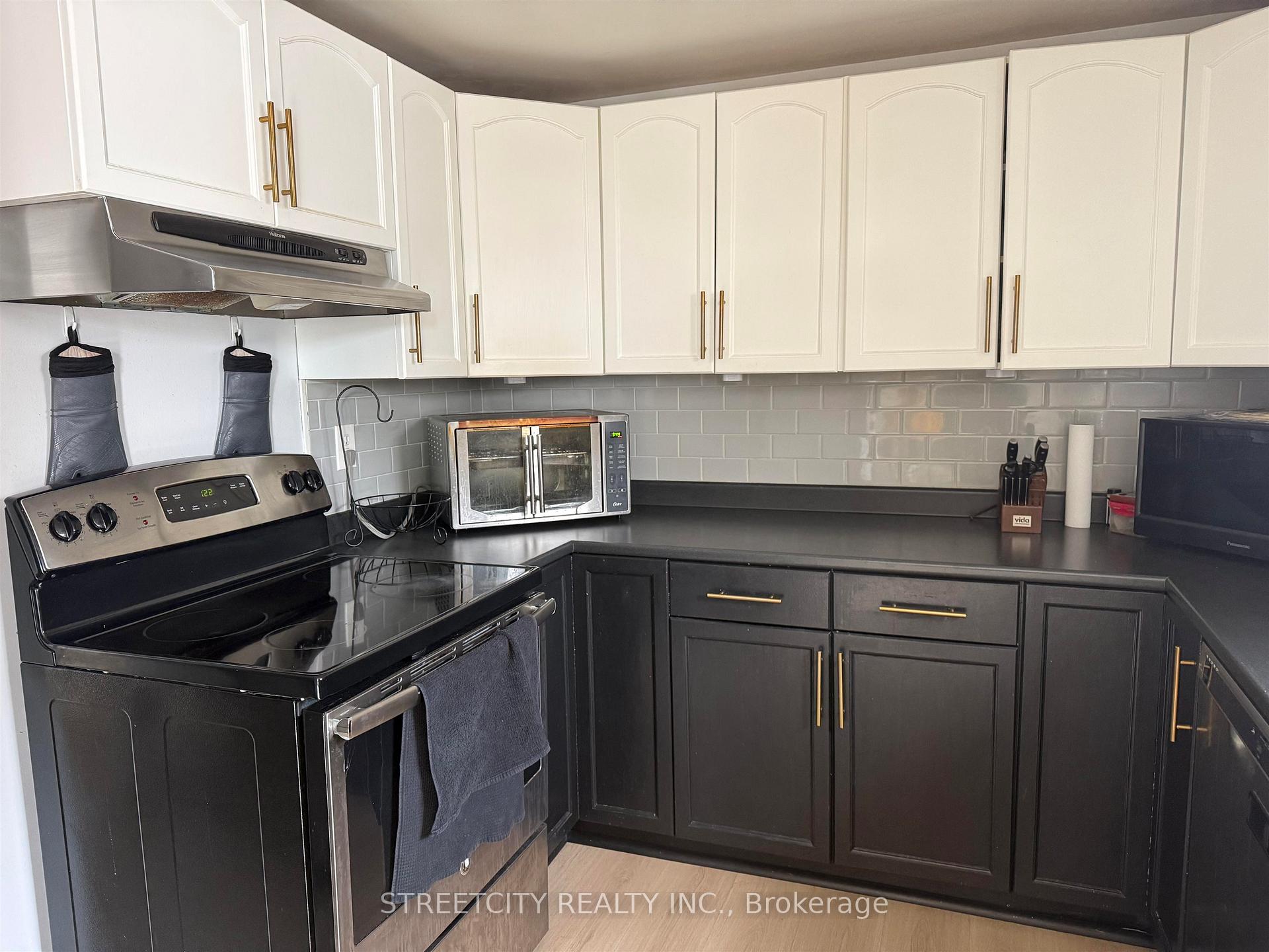 Photo 4 of 1010 Alberta Street, Thunder Bay, East End — HOMEH