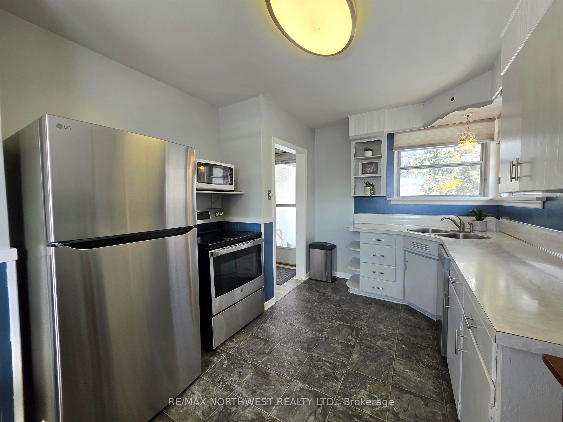 Photo 9 of 907 Seventh Street N, Kenora, Evergreen — HOMEH