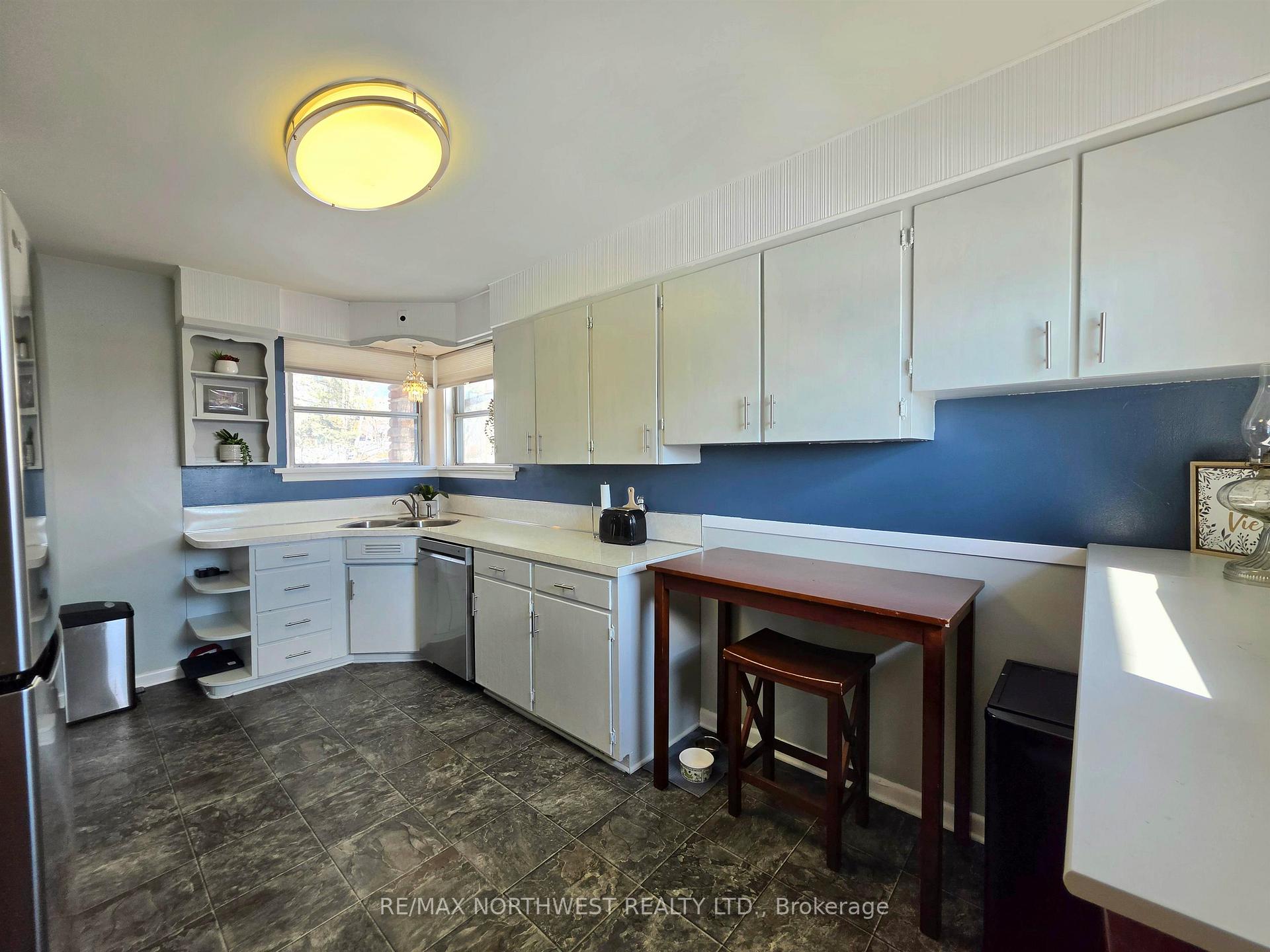 Photo 10 of 907 Seventh Street N, Kenora, Evergreen — HOMEH