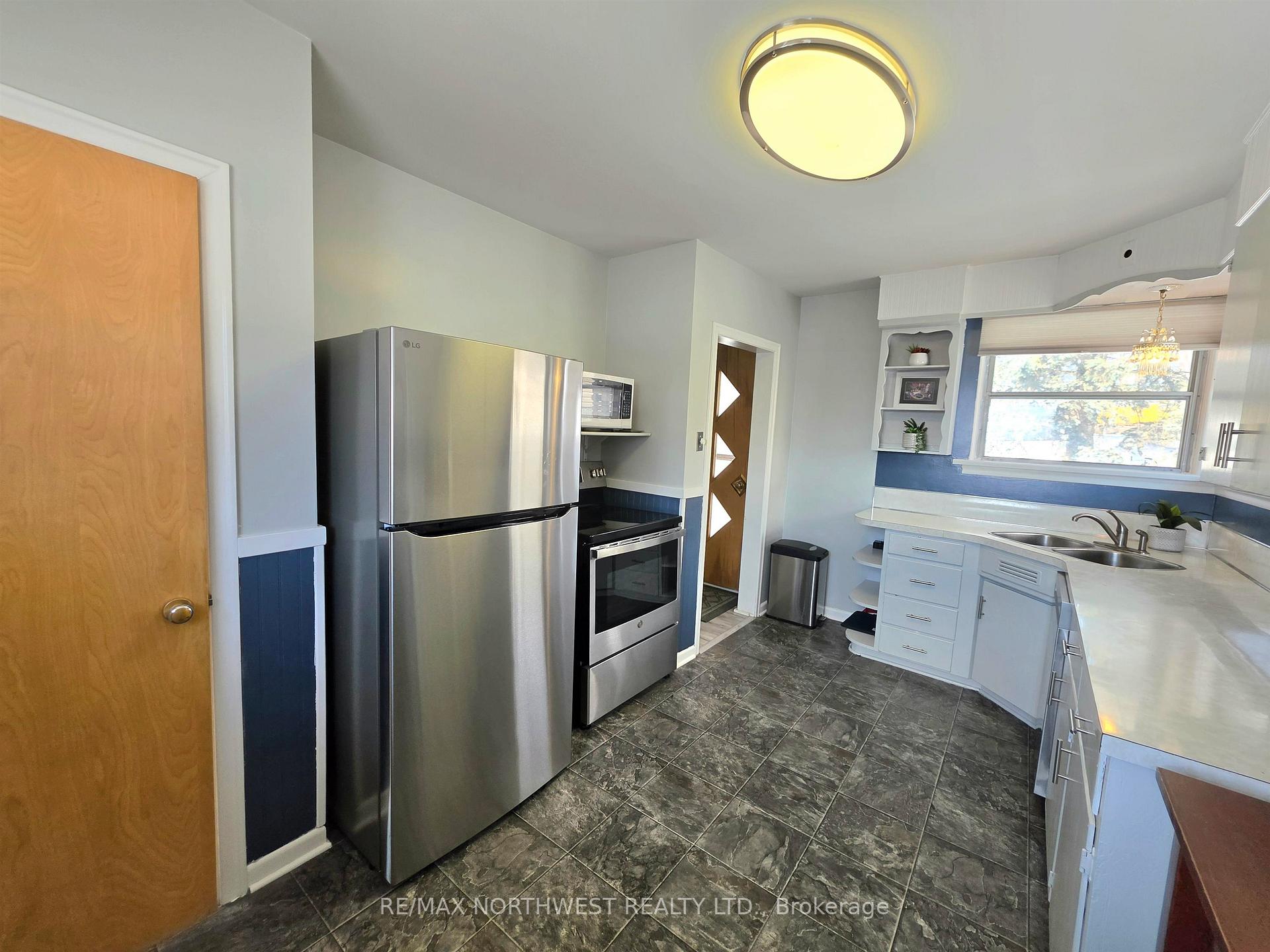 Photo 19 of 907 Seventh Street N, Kenora, Evergreen — HOMEH