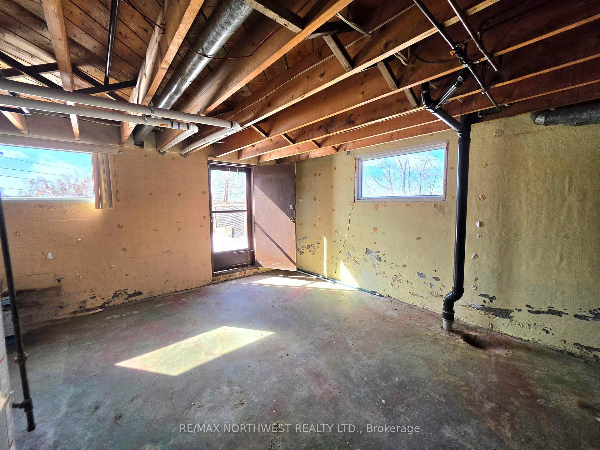 Photo 23 of 907 Seventh Street N, Kenora, Evergreen — HOMEH