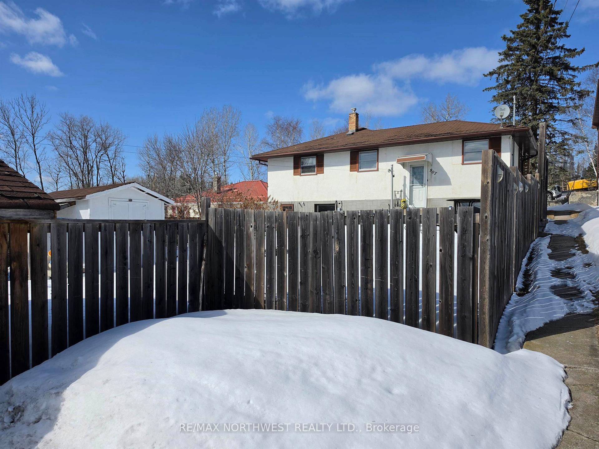 Photo 32 of 907 Seventh Street N, Kenora, Evergreen — HOMEH