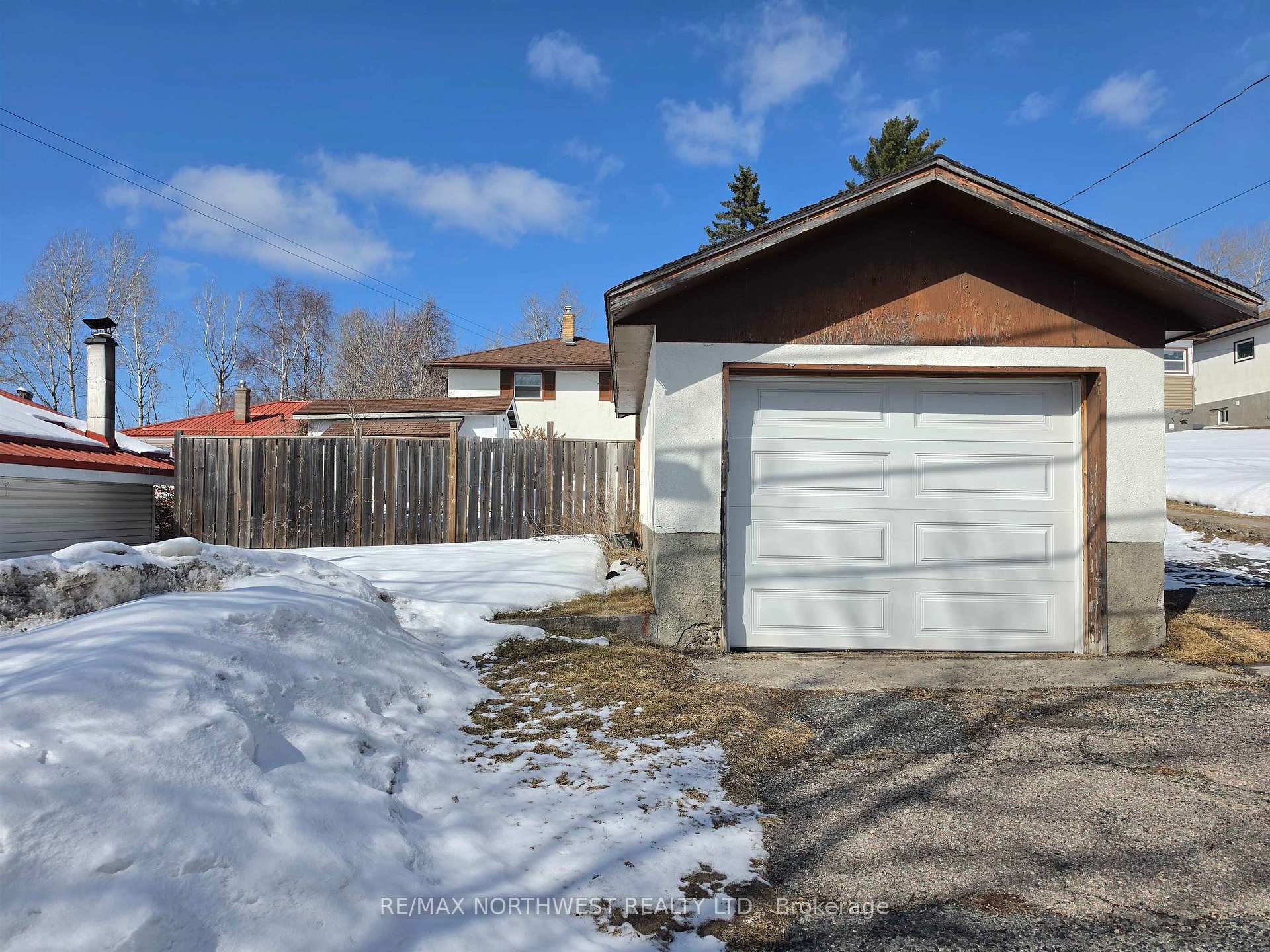 Photo 34 of 907 Seventh Street N, Kenora, Evergreen — HOMEH
