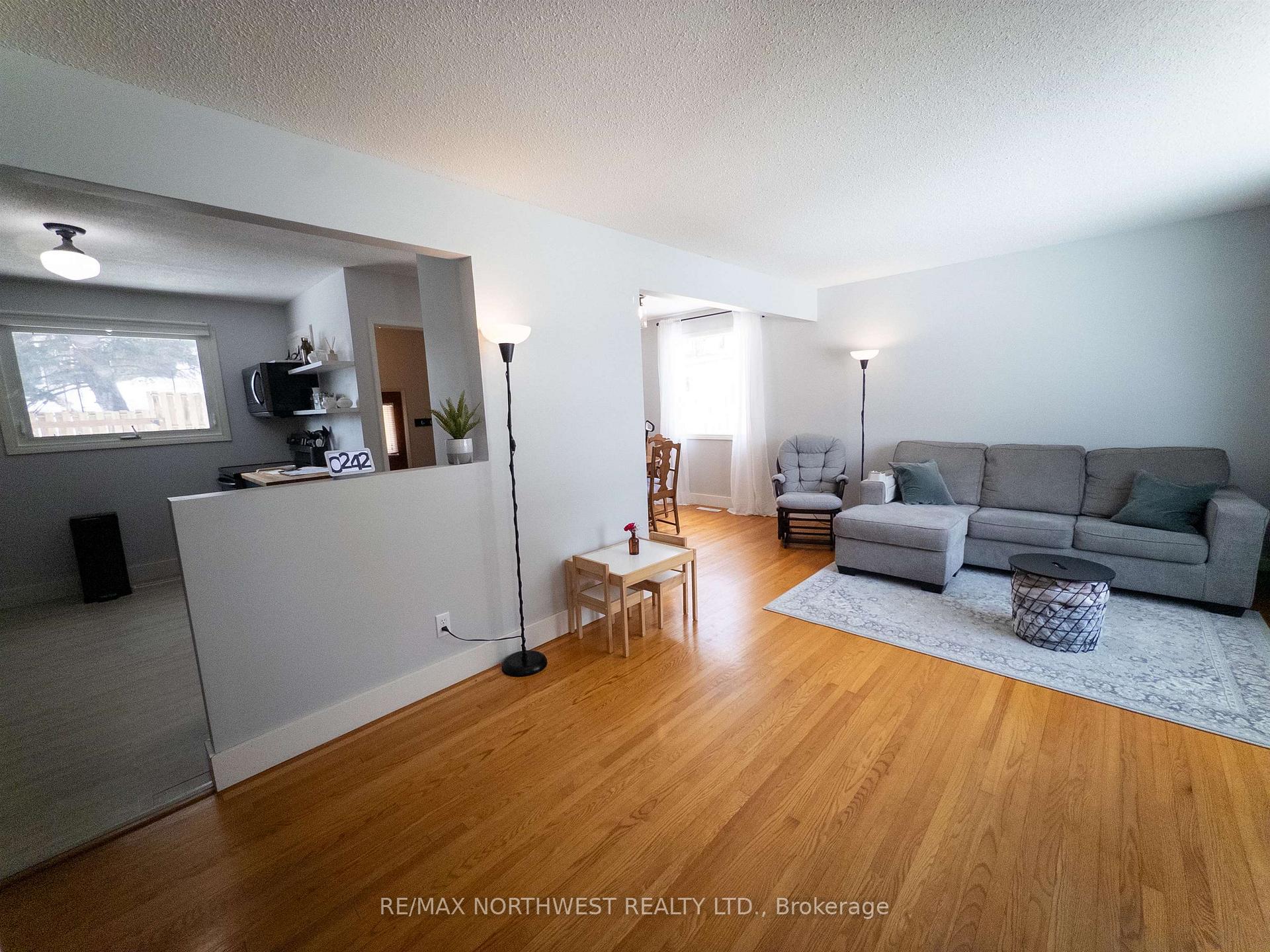 Photo 2 of 1102 Minto Avenue, Kenora, Amethyst — HOMEH