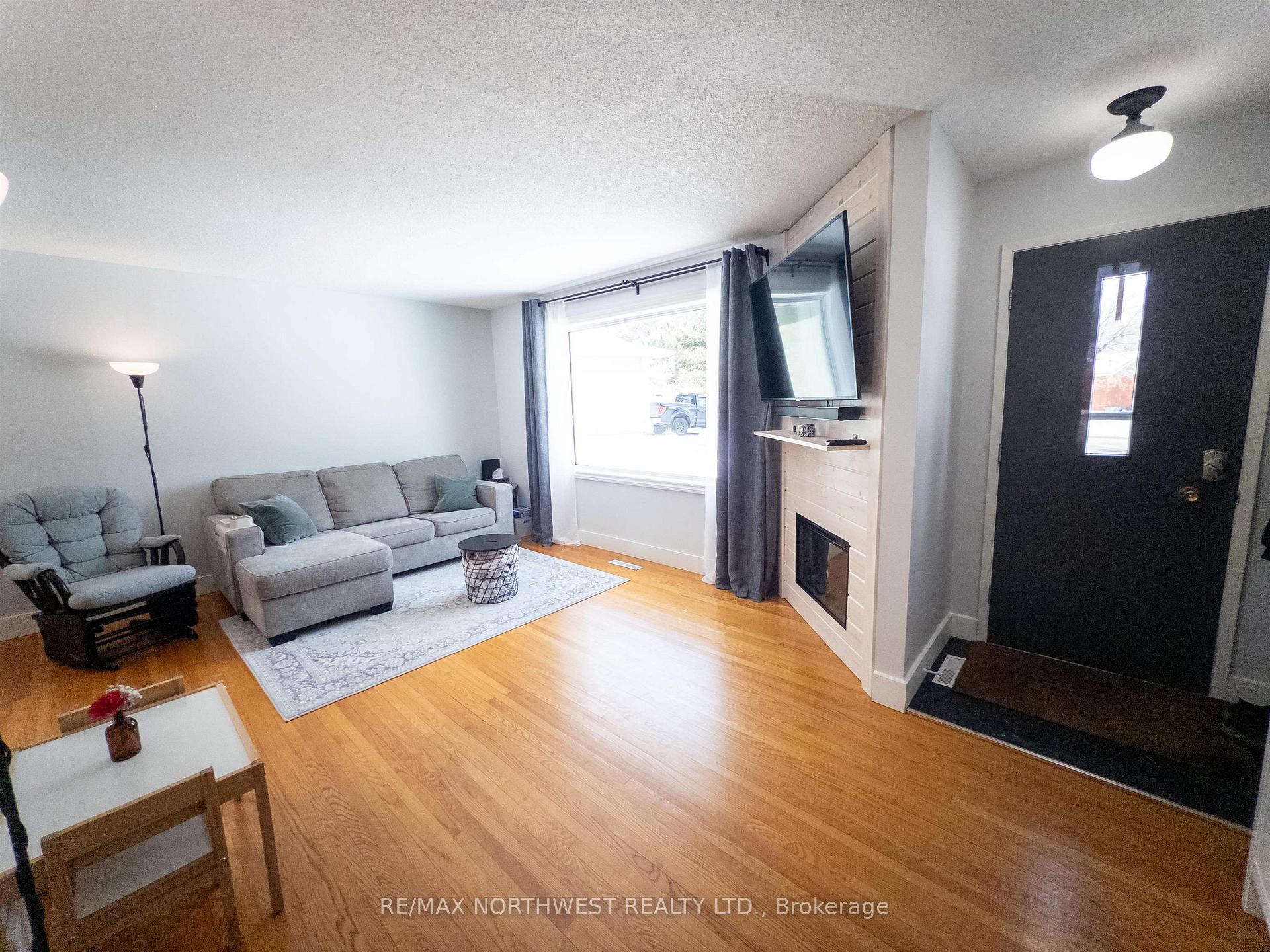 Photo 3 of 1102 Minto Avenue, Kenora, Amethyst — HOMEH