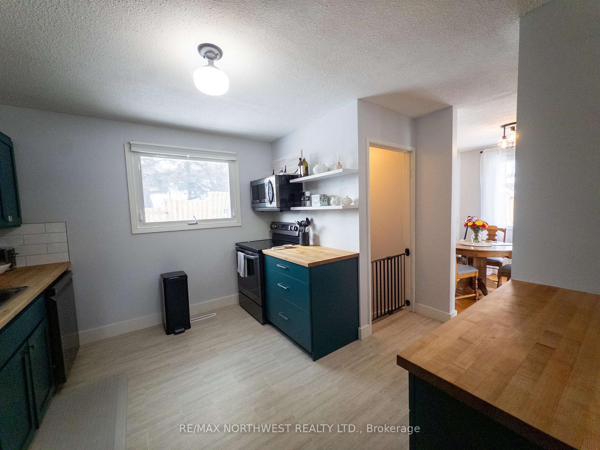 Photo 5 of 1102 Minto Avenue, Kenora, Amethyst — HOMEH