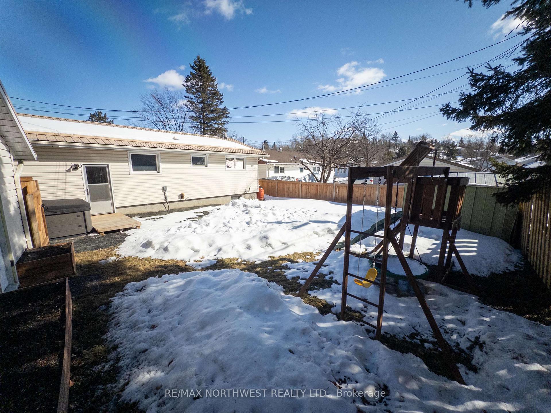 Photo 34 of 1102 Minto Avenue, Kenora, Amethyst — HOMEH