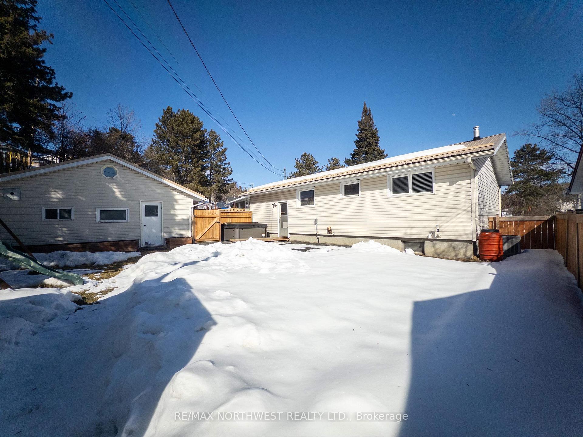 Photo 35 of 1102 Minto Avenue, Kenora, Amethyst — HOMEH