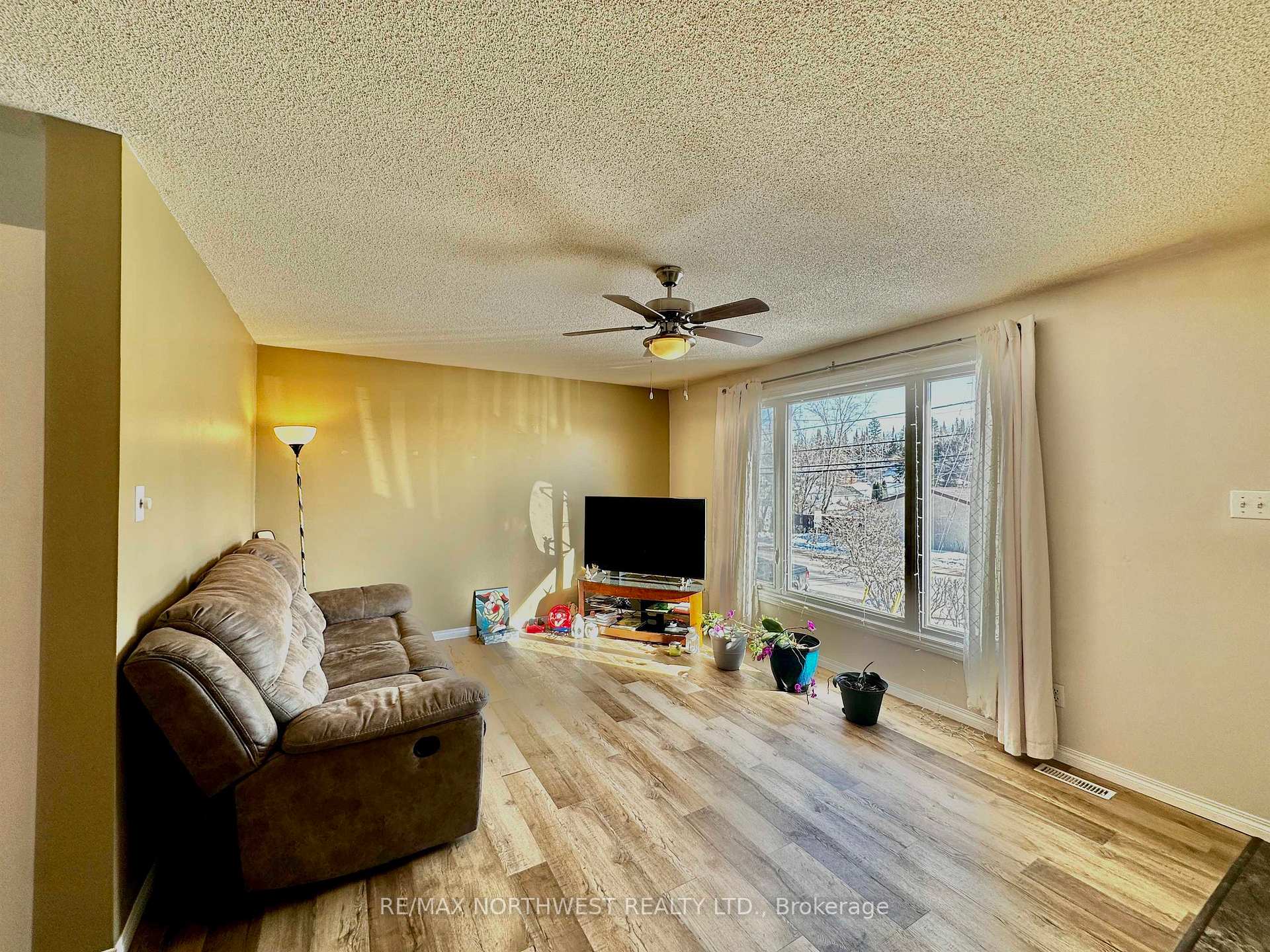 Photo 5 of 1032 Ninth Street N, Kenora, Evergreen — HOMEH