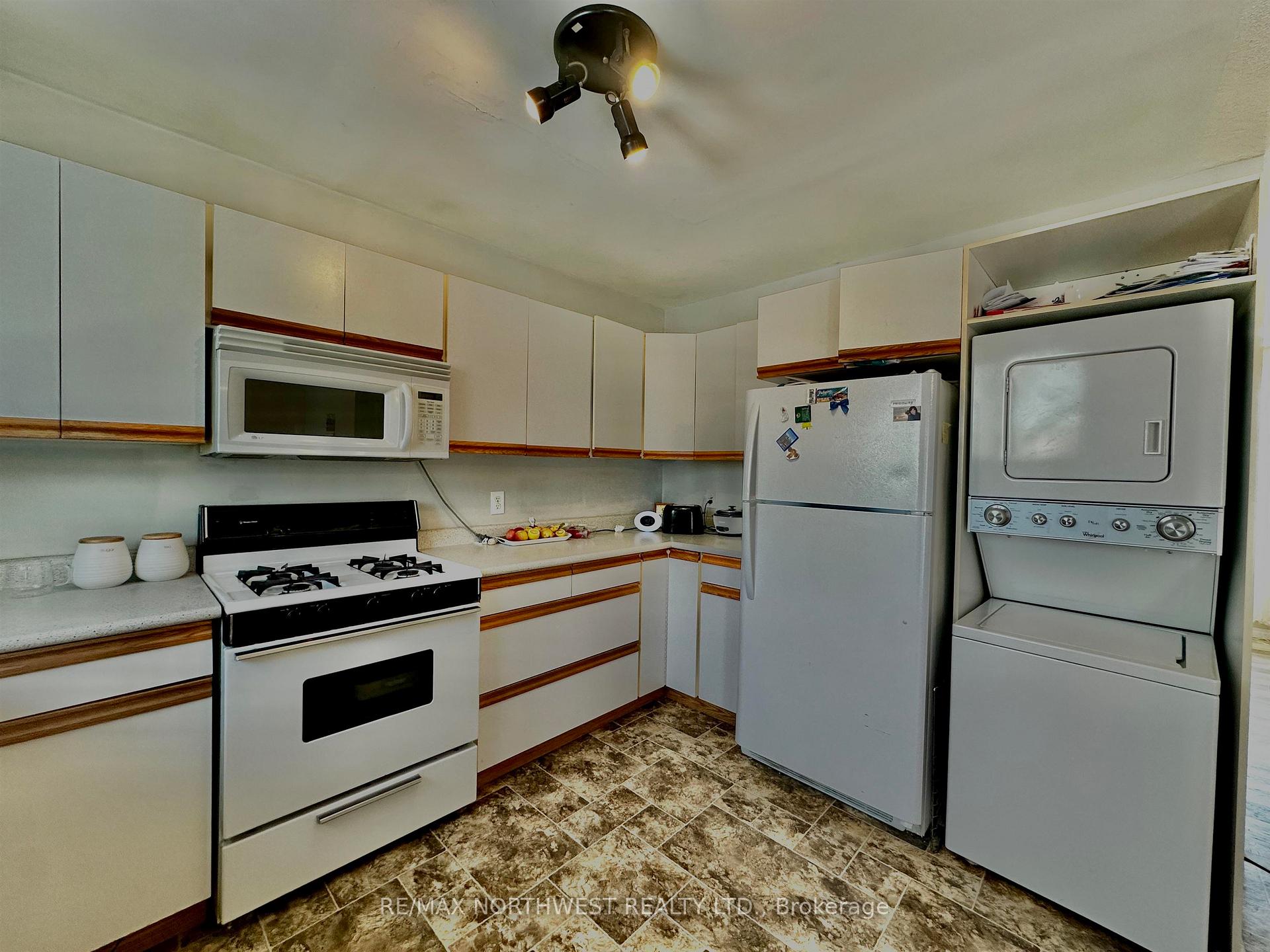 Photo 10 of 1032 Ninth Street N, Kenora, Evergreen — HOMEH