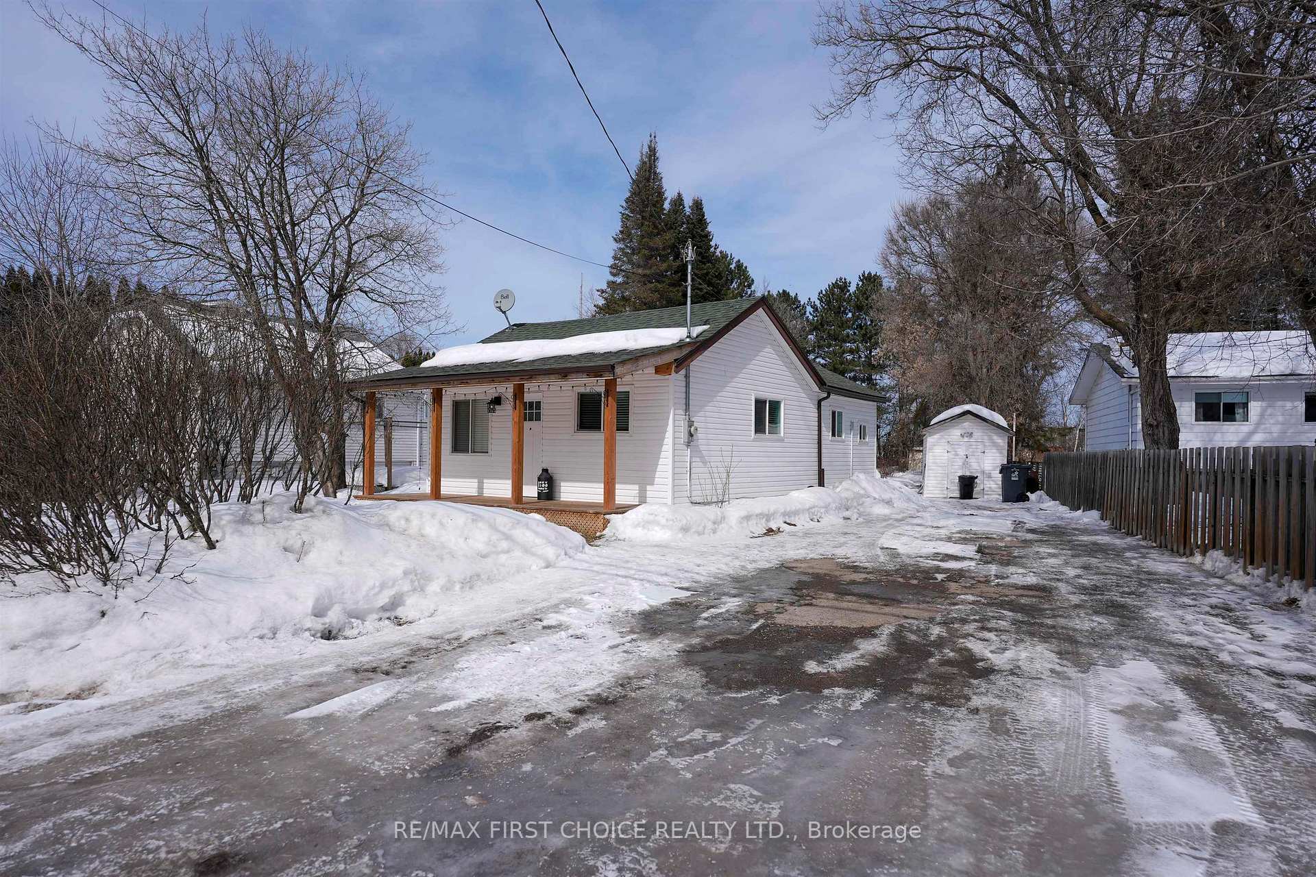 Photo 1 of 1755 Broadway Ave, Thunder Bay, Rosslyn Road — HOMEH