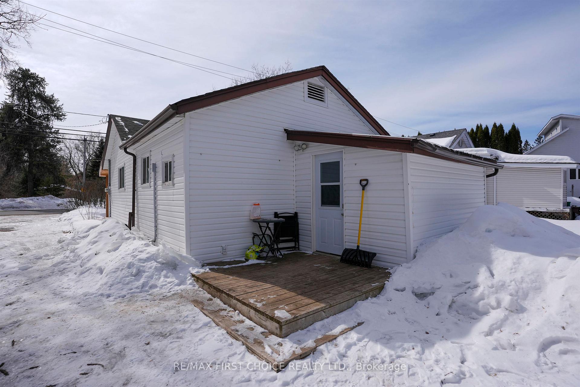 Photo 3 of 1755 Broadway Ave, Thunder Bay, Rosslyn Road — HOMEH