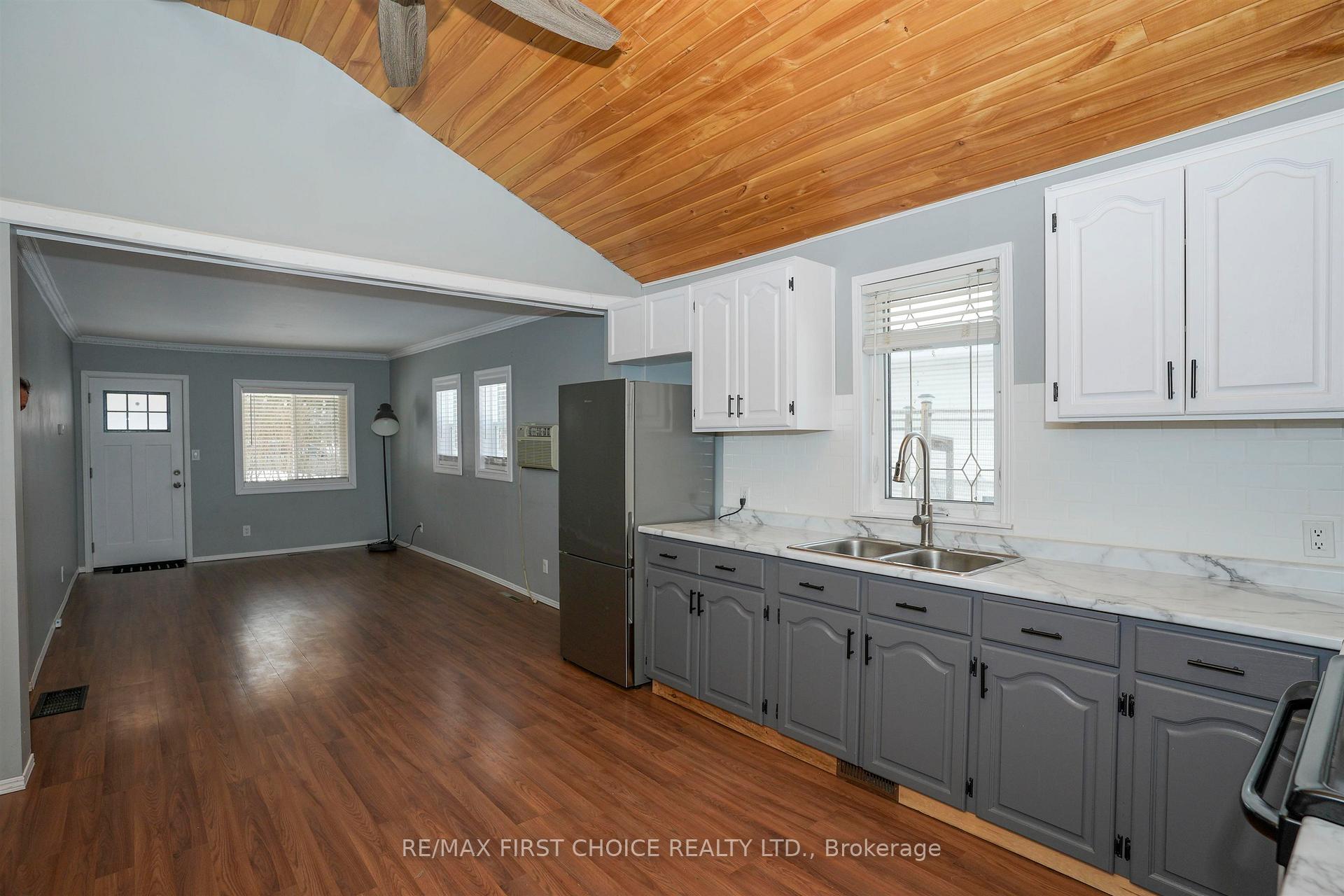 Photo 6 of 1755 Broadway Ave, Thunder Bay, Rosslyn Road — HOMEH