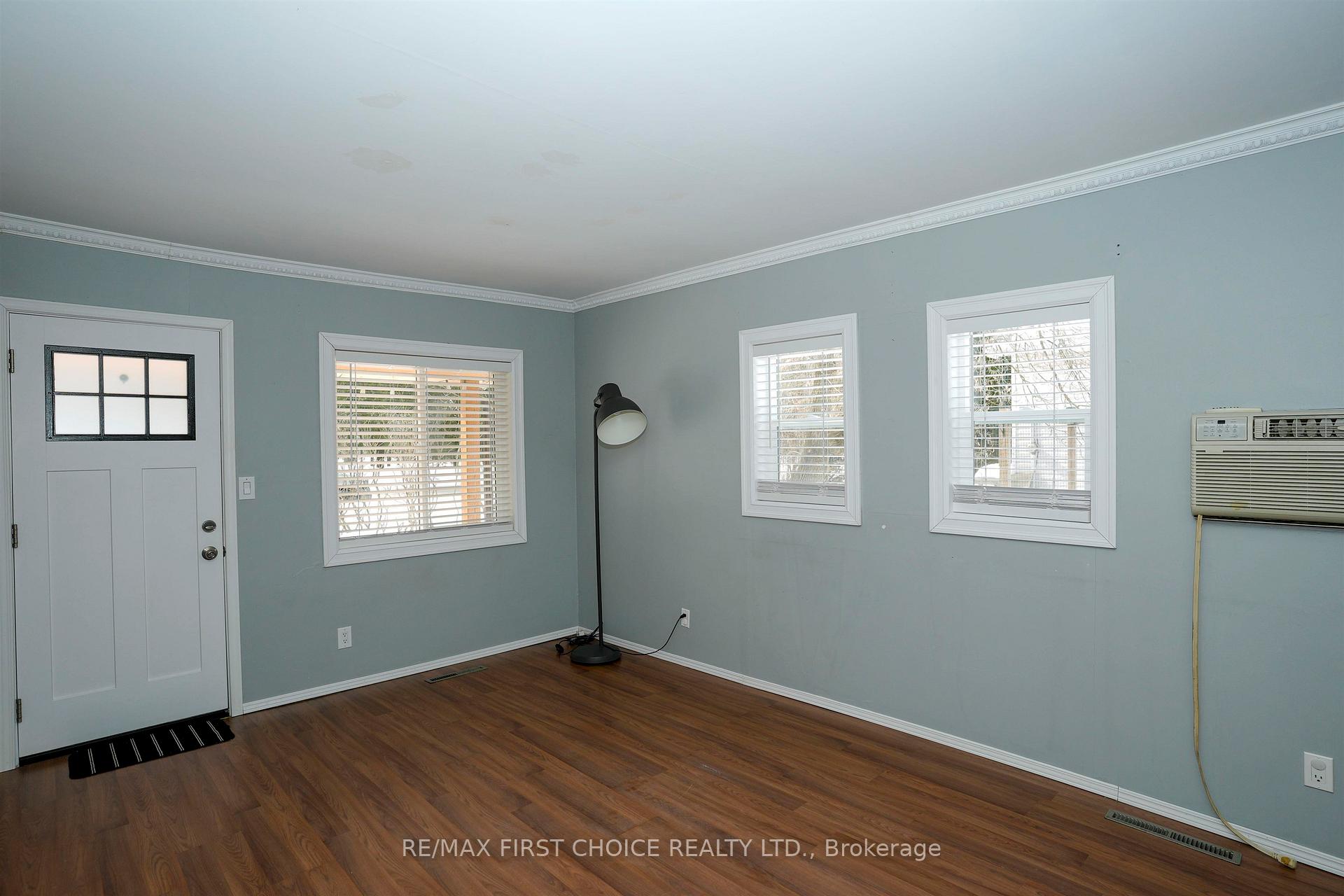 Photo 10 of 1755 Broadway Ave, Thunder Bay, Rosslyn Road — HOMEH