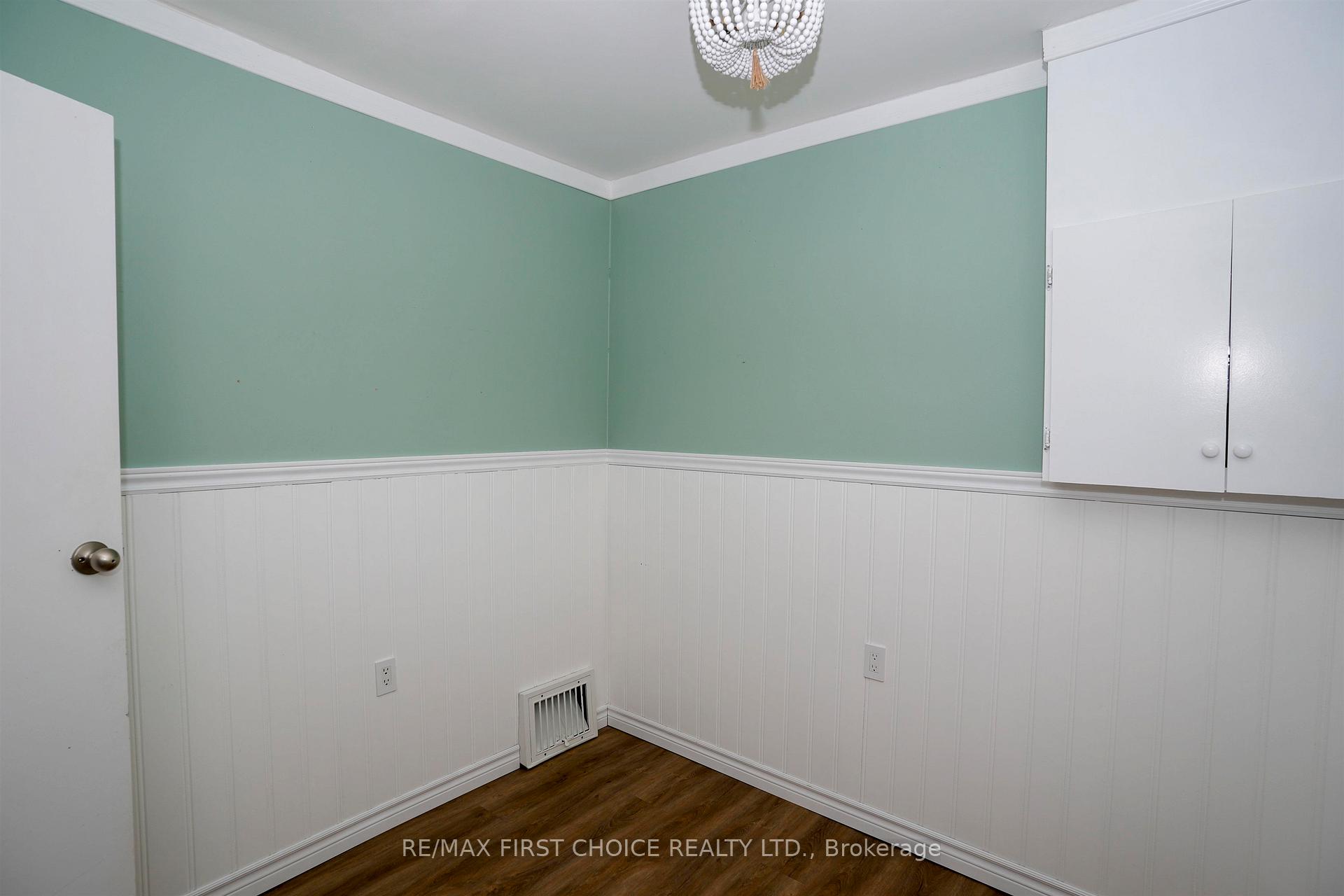 Photo 15 of 1755 Broadway Ave, Thunder Bay, Rosslyn Road — HOMEH