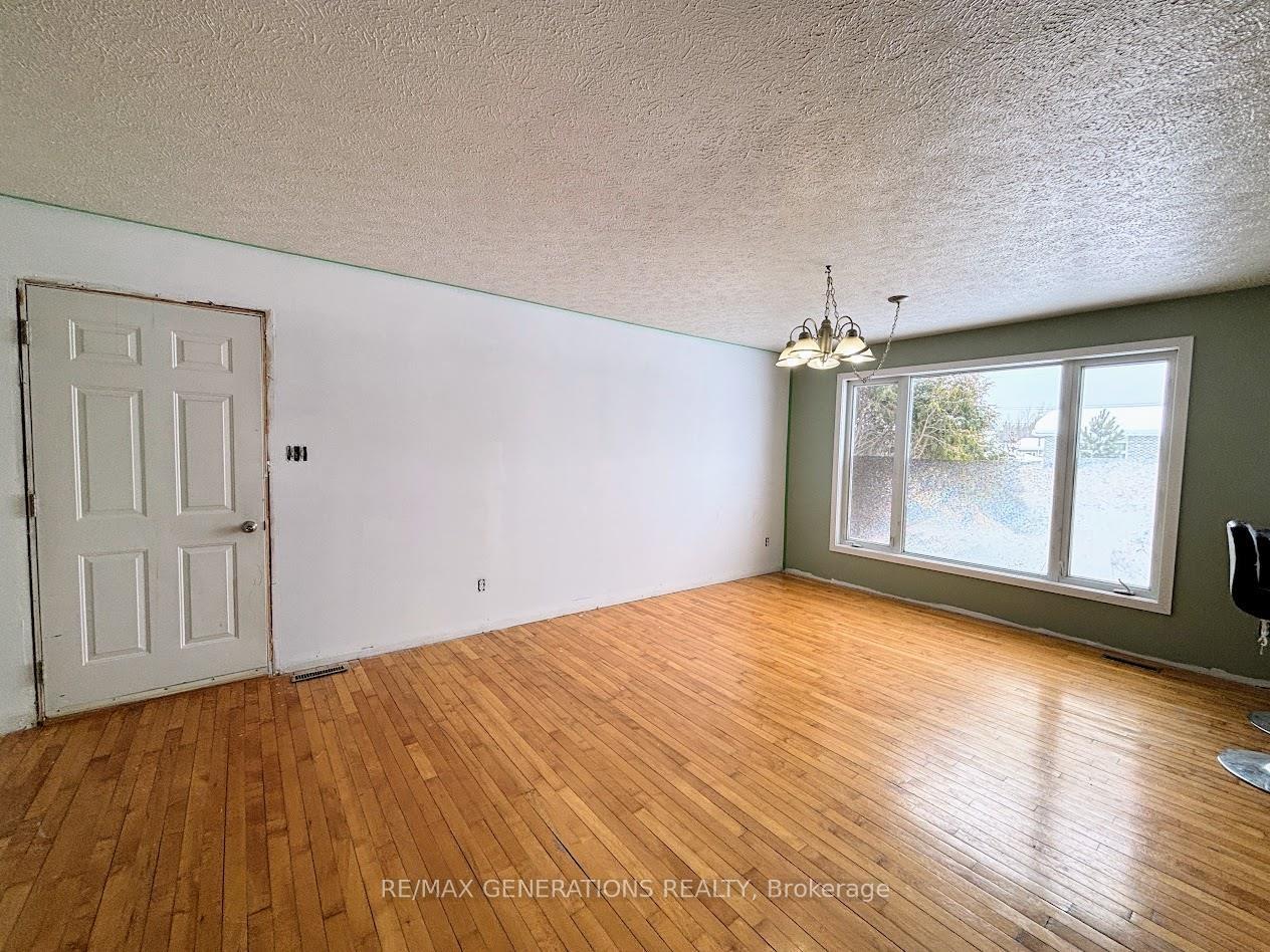 Photo 2 of 27 Wendego Street, Manitouwadge — HOMEH