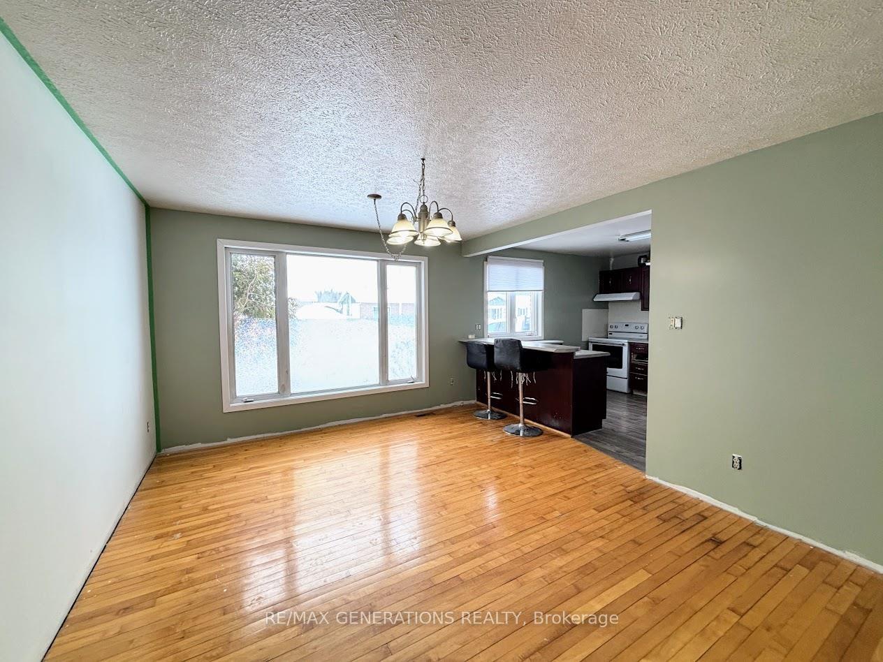 Photo 3 of 27 Wendego Street, Manitouwadge — HOMEH