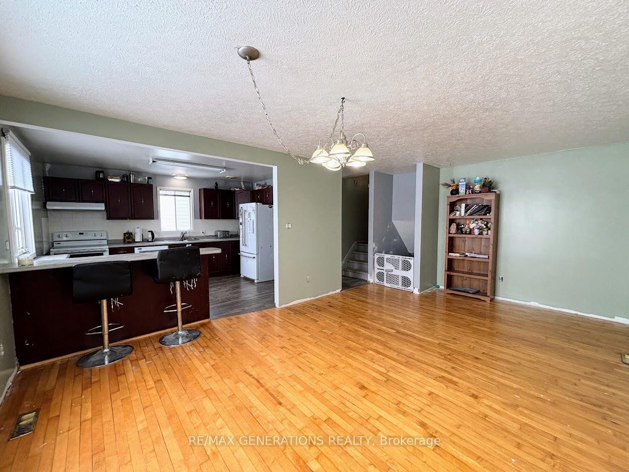 Photo 4 of 27 Wendego Street, Manitouwadge — HOMEH