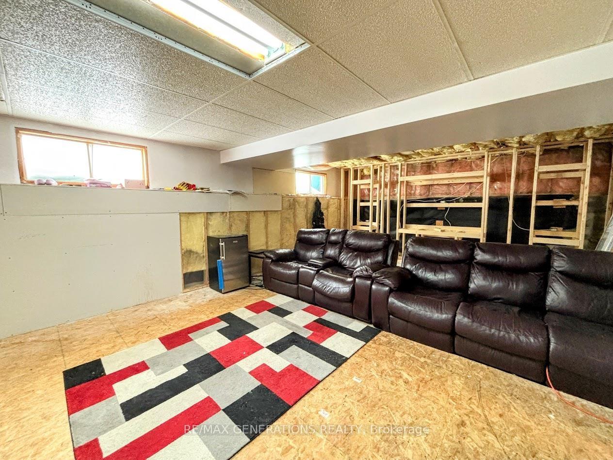 Photo 20 of 27 Wendego Street, Manitouwadge — HOMEH
